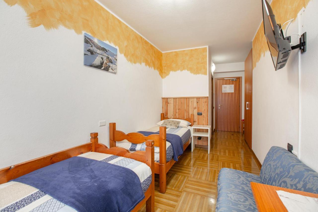 Hotel Biancospino Lanzada Exterior photo
