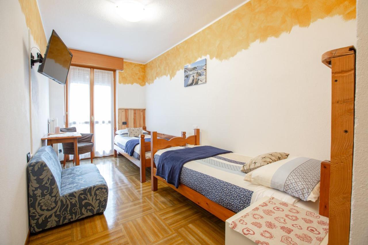Hotel Biancospino Lanzada Exterior photo