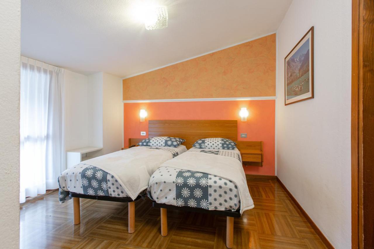 Hotel Biancospino Lanzada Exterior photo