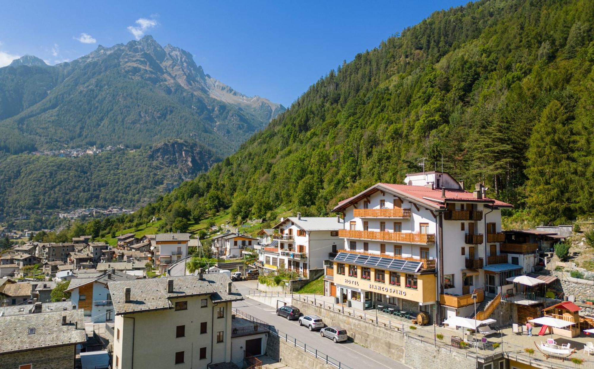Hotel Biancospino Lanzada Exterior photo